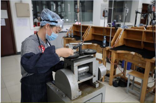 2020年“海河工匠杯”技能大賽珠寶加工賽項于生物與環境工程學院圓滿舉辦